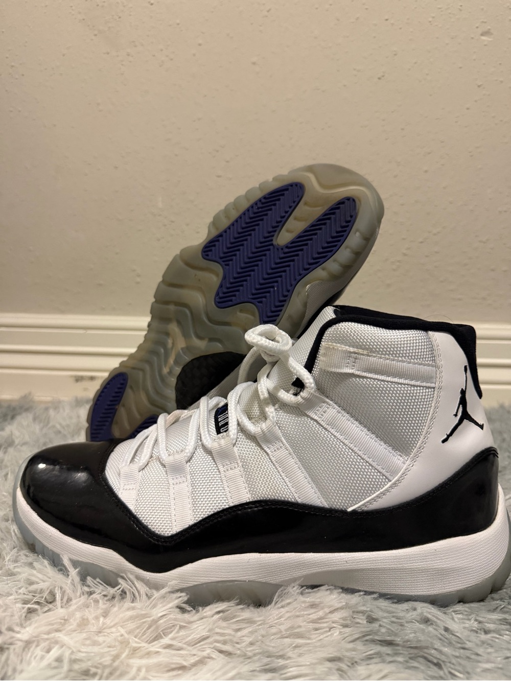 Air Jordan 11 Retro Concord 2011 Black White  - Size 10
